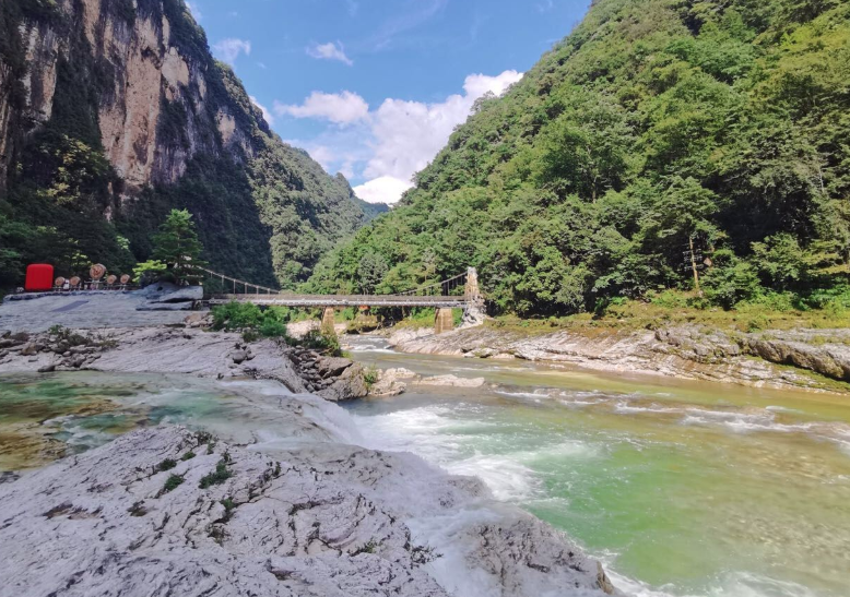 光雾山旅游景区智能地图导览上线，全景手绘vr展现.png