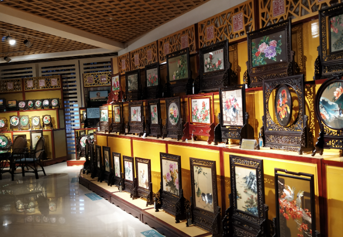 定位导航、路线规划、语音讲解，还有vr展示.jpg
