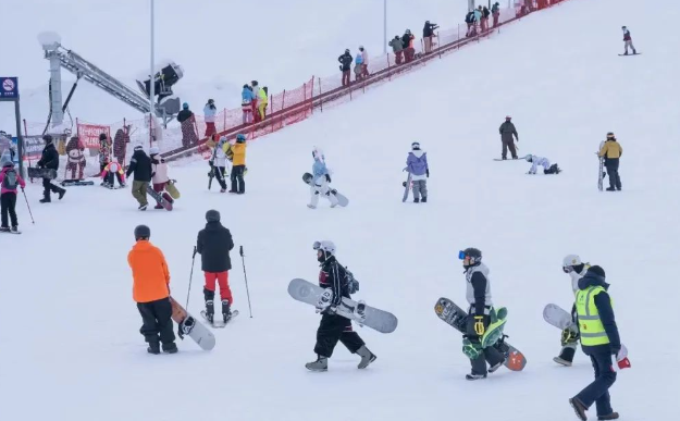 室内滑雪场系统智能雪具租赁安全高效智慧运营.png